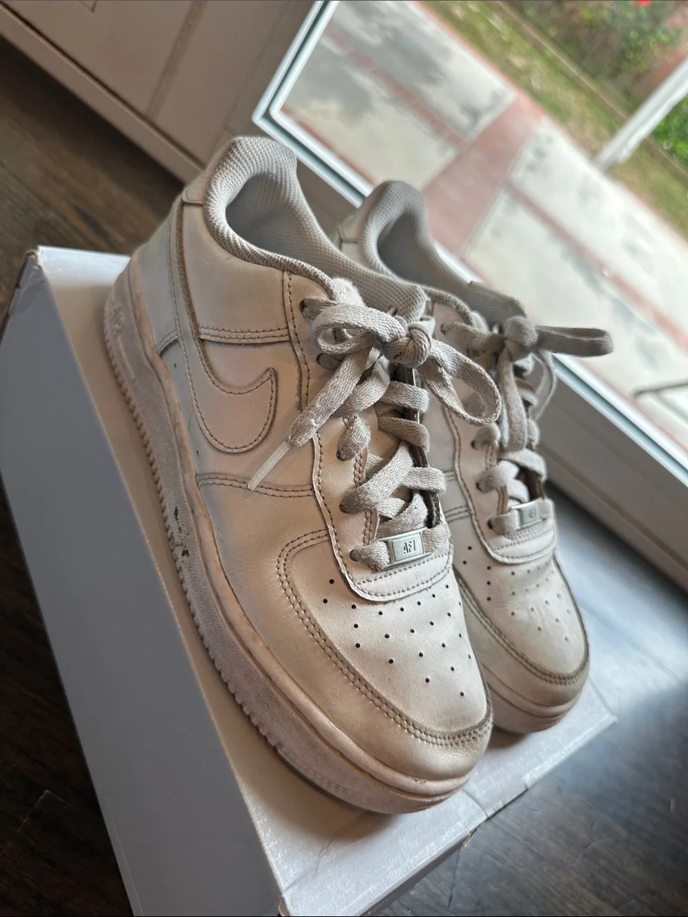 Nike Kids White Low-Top Sneakers with Classic Swoosh